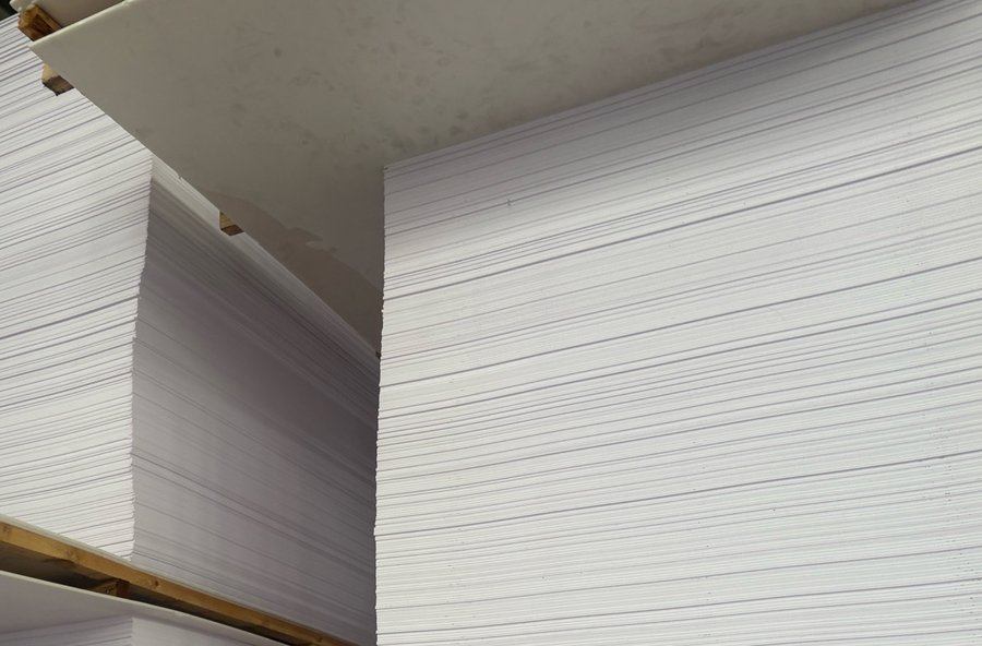 Celuka PVC foam board white sheets stacked - smooth surface PVC foam board